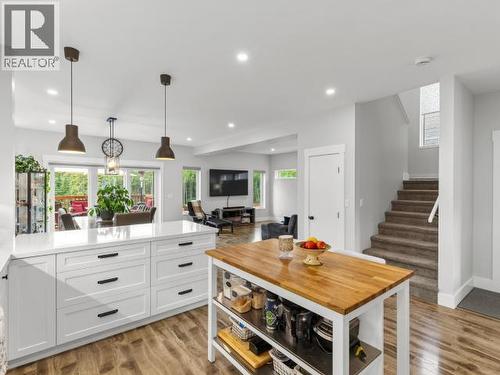 26 Iskoot Crescent, Whitehorse, YT - Indoor Photo Showing Kitchen With Upgraded Kitchen