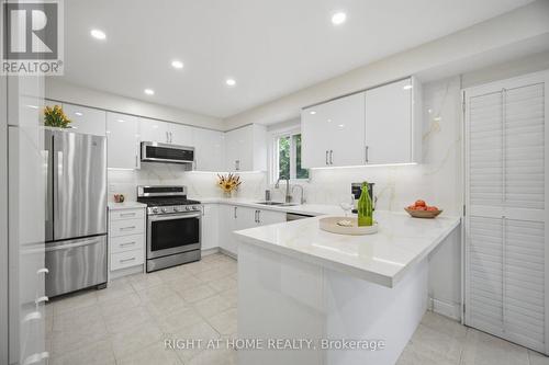 6379 Alderwood Trail, Mississauga, ON - Indoor Photo Showing Kitchen With Upgraded Kitchen