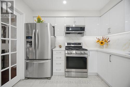 6379 Alderwood Trail, Mississauga, ON - Indoor Photo Showing Kitchen