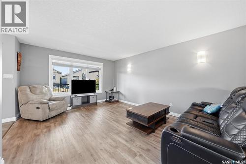 275 Wyant Lane, Saskatoon, SK - Indoor Photo Showing Living Room