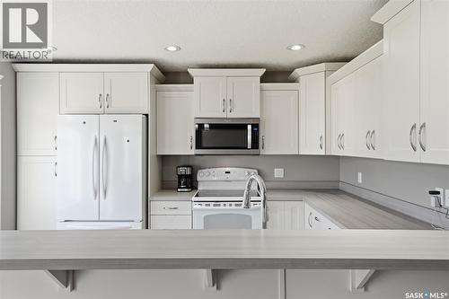 275 Wyant Lane, Saskatoon, SK - Indoor Photo Showing Kitchen