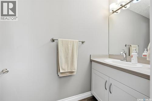 275 Wyant Lane, Saskatoon, SK - Indoor Photo Showing Bathroom