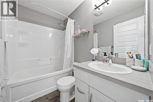 275 Wyant Lane, Saskatoon, SK - Indoor Photo Showing Bathroom