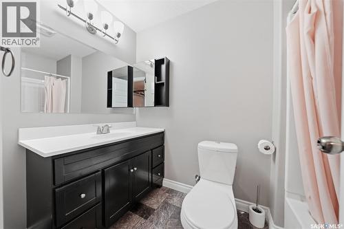 275 Wyant Lane, Saskatoon, SK - Indoor Photo Showing Bathroom