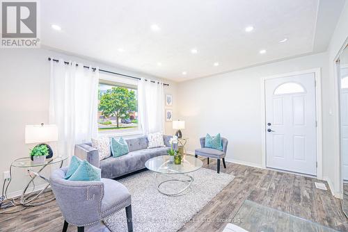 77 Overlea Drive, Kitchener, ON - Indoor Photo Showing Living Room