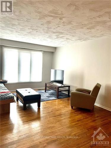 Imported from oreb - 522 Piccadilly Avenue, Ottawa, ON - Indoor Photo Showing Living Room