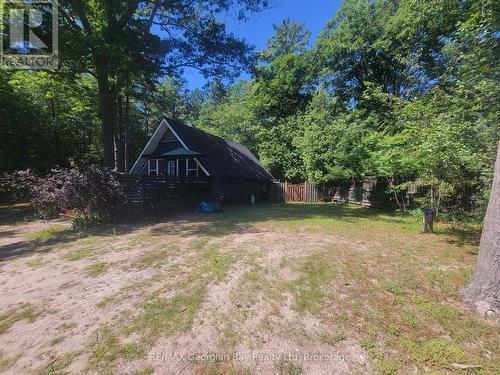 8 Sunrise Court, Tiny, ON - Outdoor