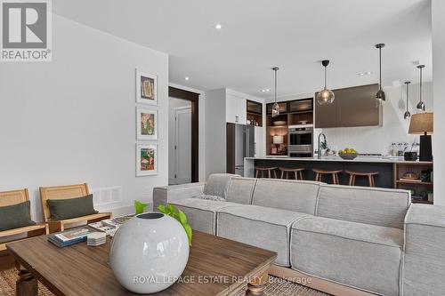 5 North Drive, Toronto, ON - Indoor Photo Showing Living Room
