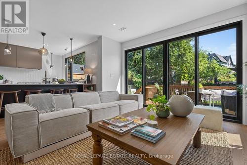5 North Drive, Toronto, ON - Indoor Photo Showing Living Room
