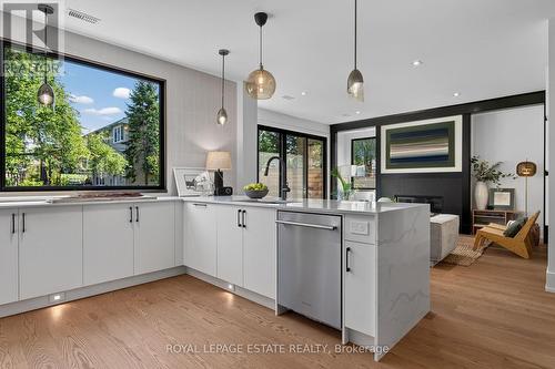 5 North Drive, Toronto, ON - Indoor Photo Showing Kitchen