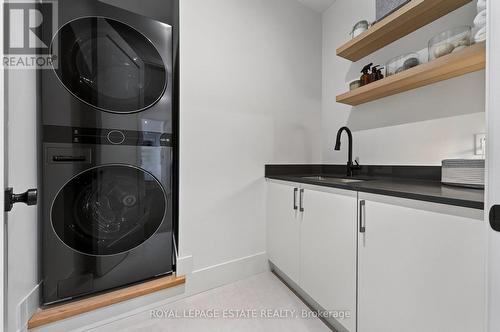 5 North Drive, Toronto, ON - Indoor Photo Showing Laundry Room