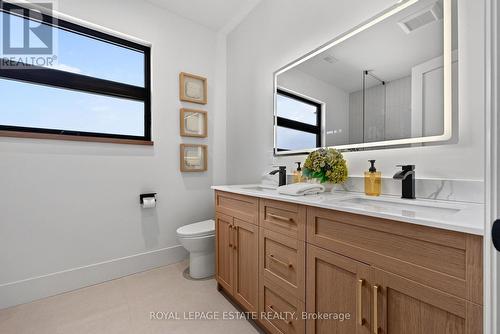 5 North Drive, Toronto, ON - Indoor Photo Showing Bathroom