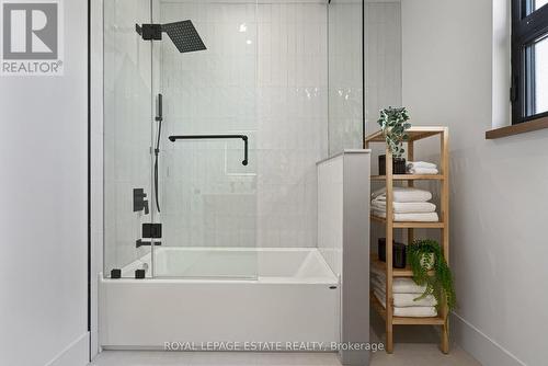 5 North Drive, Toronto, ON - Indoor Photo Showing Bathroom