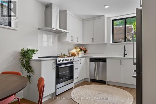 5 North Drive, Toronto, ON - Indoor Photo Showing Kitchen