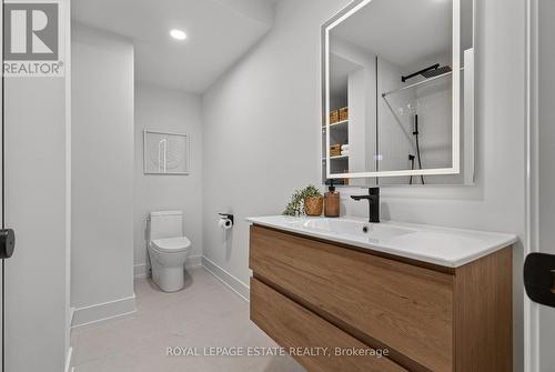 5 North Drive, Toronto, ON - Indoor Photo Showing Bathroom