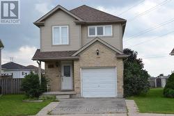 132 HENHOEFFER CRESCENT Kitchener, ON N2E 4H3