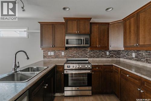 111 Hettle Cove, Saskatoon, SK - Indoor Photo Showing Kitchen With Double Sink
