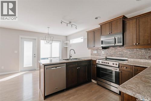 111 Hettle Cove, Saskatoon, SK - Indoor Photo Showing Kitchen With Double Sink With Upgraded Kitchen