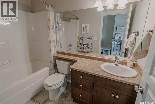 111 Hettle Cove, Saskatoon, SK - Indoor Photo Showing Bathroom