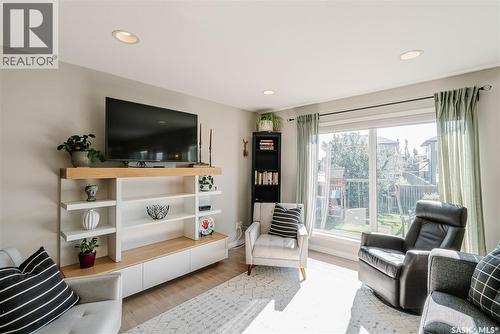 111 Hettle Cove, Saskatoon, SK - Indoor Photo Showing Living Room