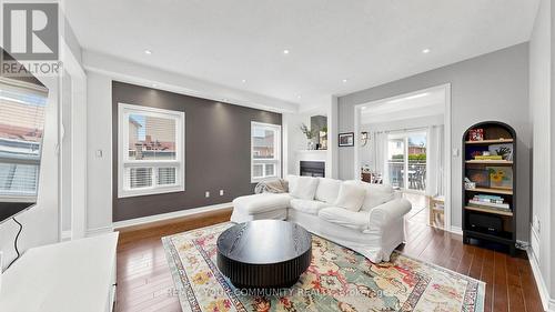 51 Shuttleworth Drive, Clarington, ON - Indoor Photo Showing Living Room