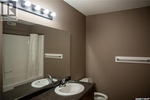 8 5004 James Hill Road, Regina, SK - Indoor Photo Showing Bathroom