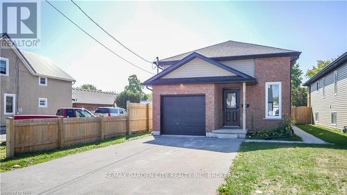 LOWER - 113 THOROLD ROAD , Welland (Prince Charles), Ontario L3C 3V1 2