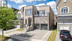 16 FARRELL ROAD Vaughan, ON L6A 4W7