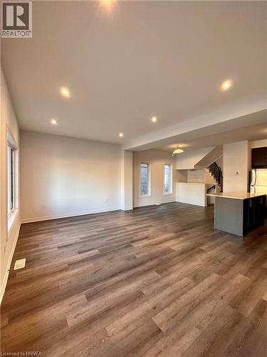 461 BLACKBURN Drive Unit# 2 , Brantford, Ontario N3T 0W9 4