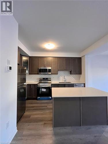 461 BLACKBURN Drive Unit# 2 , Brantford, Ontario N3T 0W9 5