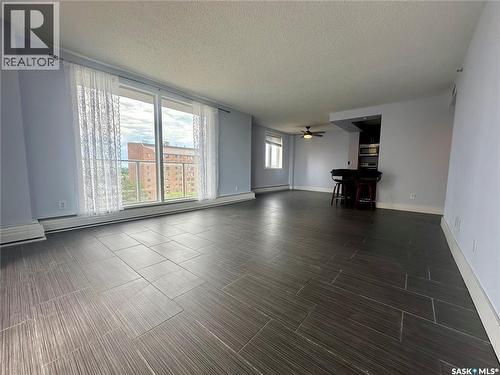 902 320 5Th Avenue N, Saskatoon, SK - Indoor Photo Showing Living Room