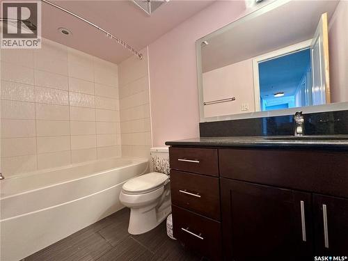 902 320 5Th Avenue N, Saskatoon, SK - Indoor Photo Showing Bathroom