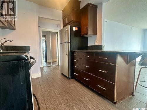 902 320 5Th Avenue N, Saskatoon, SK - Indoor Photo Showing Kitchen