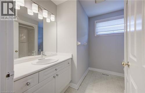 737 North Leaksdale Circle, London, ON - Indoor Photo Showing Bathroom