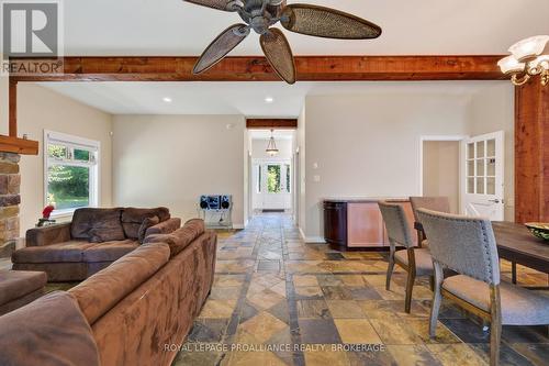 2300 County Road 32, Front Of Leeds & Seeleys Bay, ON - Indoor Photo Showing Living Room