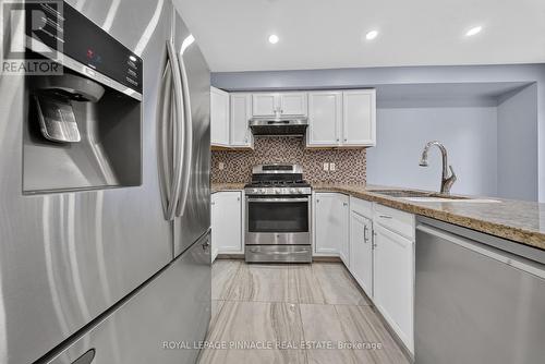 23 Prince Crescent, Brampton, ON - Indoor Photo Showing Kitchen With Upgraded Kitchen