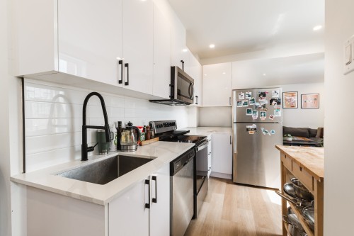 Kitchen - 524 Rue St-Philippe, Montréal (Le Sud-Ouest), QC - Indoor Photo Showing Kitchen With Upgraded Kitchen