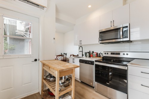 Kitchen - 524 Rue St-Philippe, Montréal (Le Sud-Ouest), QC - Indoor Photo Showing Kitchen With Upgraded Kitchen
