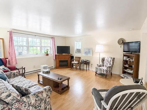 105 Park Street, Truro, NS - Indoor Photo Showing Living Room
