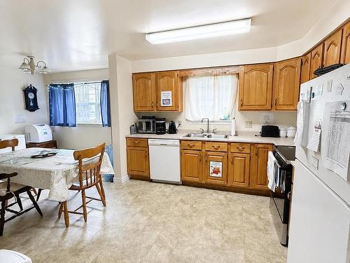 105 Park Street, Truro, NS - Indoor Photo Showing Kitchen With Double Sink