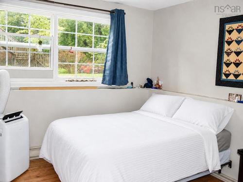 105 Park Street, Truro, NS - Indoor Photo Showing Bedroom
