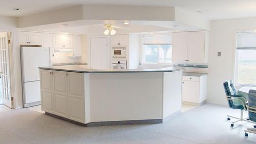 34-1401 Willowbrook Drive, Cranbrook, BC - Indoor Photo Showing Kitchen