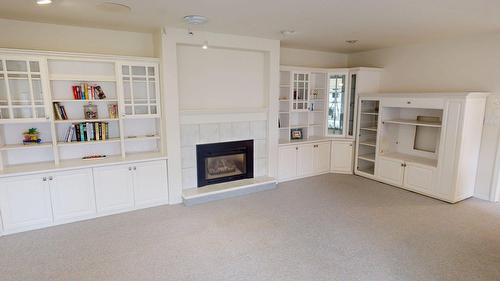 34-1401 Willowbrook Drive, Cranbrook, BC - Indoor With Fireplace