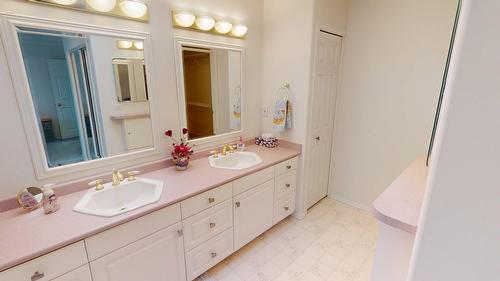 34-1401 Willowbrook Drive, Cranbrook, BC - Indoor Photo Showing Bathroom