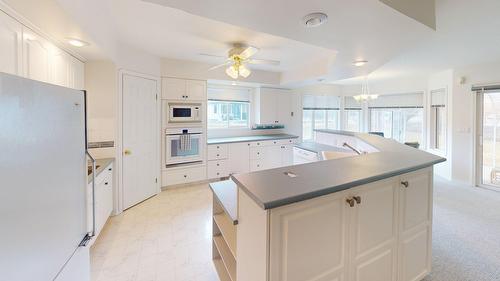 34-1401 Willowbrook Drive, Cranbrook, BC - Indoor Photo Showing Kitchen