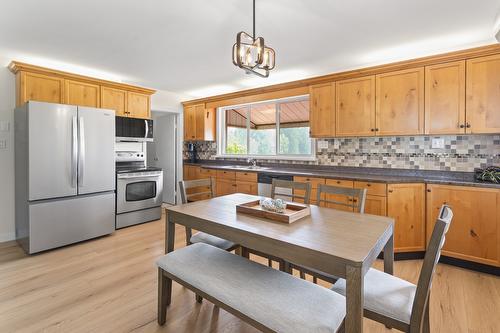 1889 7Th Street, Lister, BC - Indoor