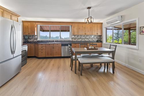 1889 7Th Street, Lister, BC - Indoor