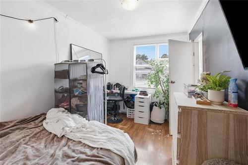 487 Bowman Ave, Winnipeg, MB - Indoor Photo Showing Bedroom