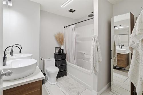 487 Bowman Ave, Winnipeg, MB - Indoor Photo Showing Bathroom