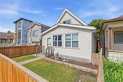 487 Bowman AVE  Winnipeg, MB R2K 1P5